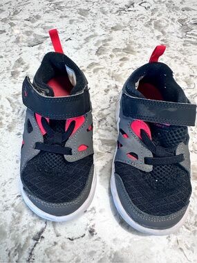 Nike Free Run 2 Size 8C Toddler Black Red Athletic Sneakers DA2692-002